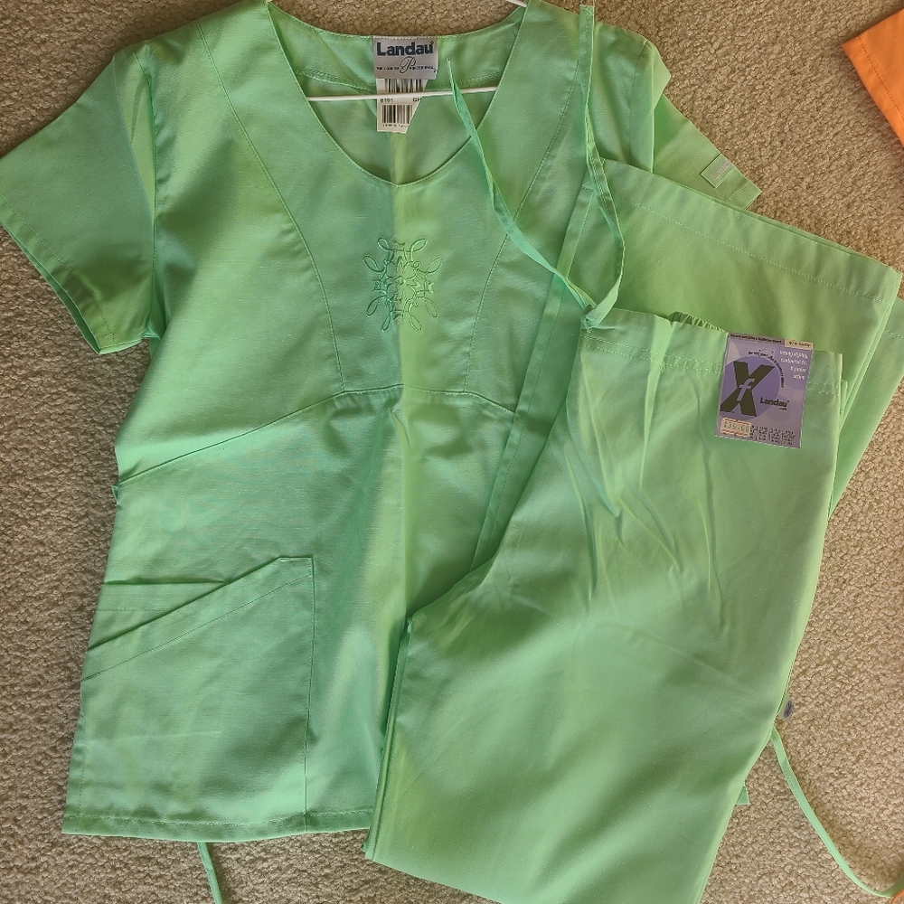 Scrubs set